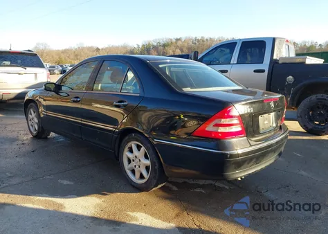 2003 Mercedes-Benz C 320 Sport z USA, uszkodzony, nr VIN WDBRF64J53F338554